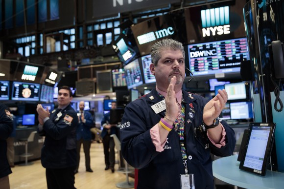 NEW YORK, NY - MARCH 31: Traders applaud on the floor of the New York Stock Exchange (NYSE) as members of the New York Fire Department enter to ring the closing bell, March 31, 2017 in New York City. The Dow Jones industrial index notched its sixth-straight positive quarter, marking the best run for the Dow since 2006. (Drew Angerer/Getty Images)