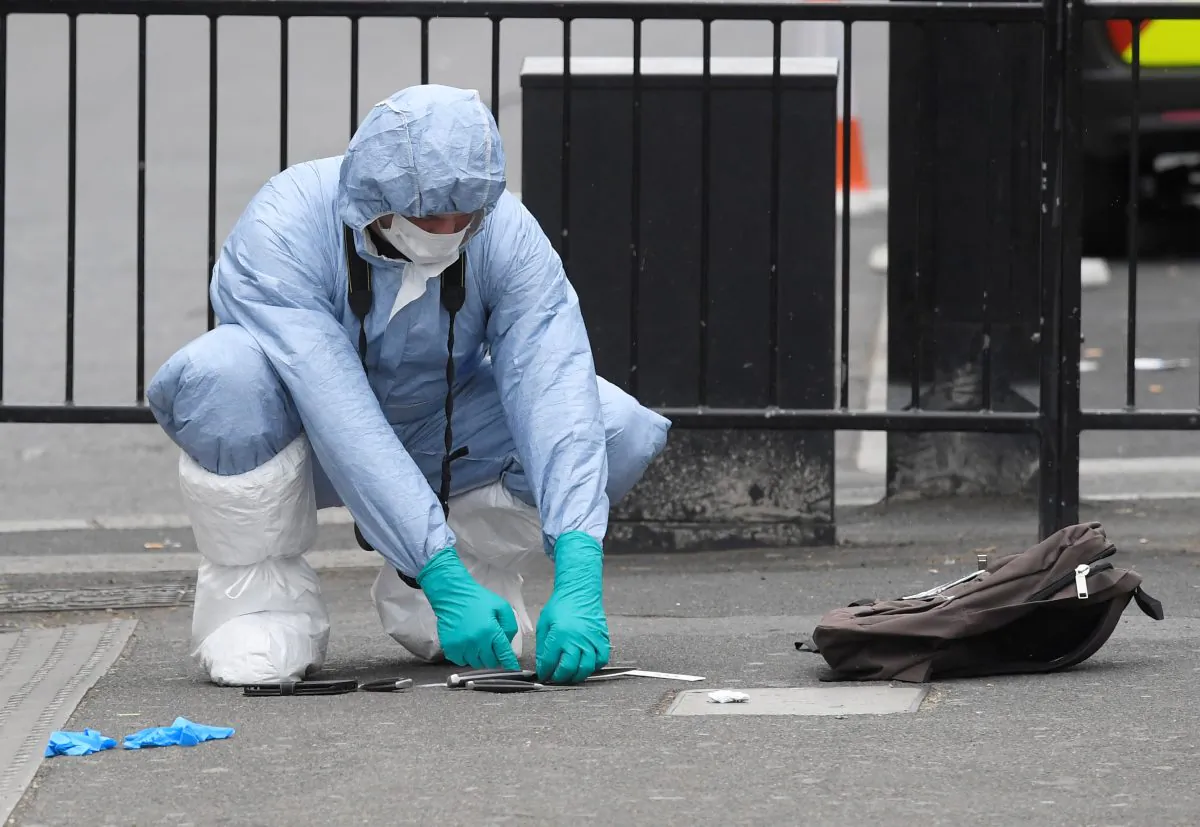 A forensic investigator recovers knives after man was arrested on Whitehall in Westminster, central London, on April 27, 2017. (Toby Melville/Reuters)