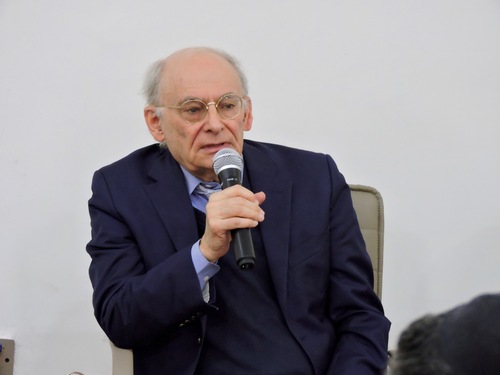 David Matas fielding questions in the Q&A session of the conference on February 28th, 2017 (Minghui.org)