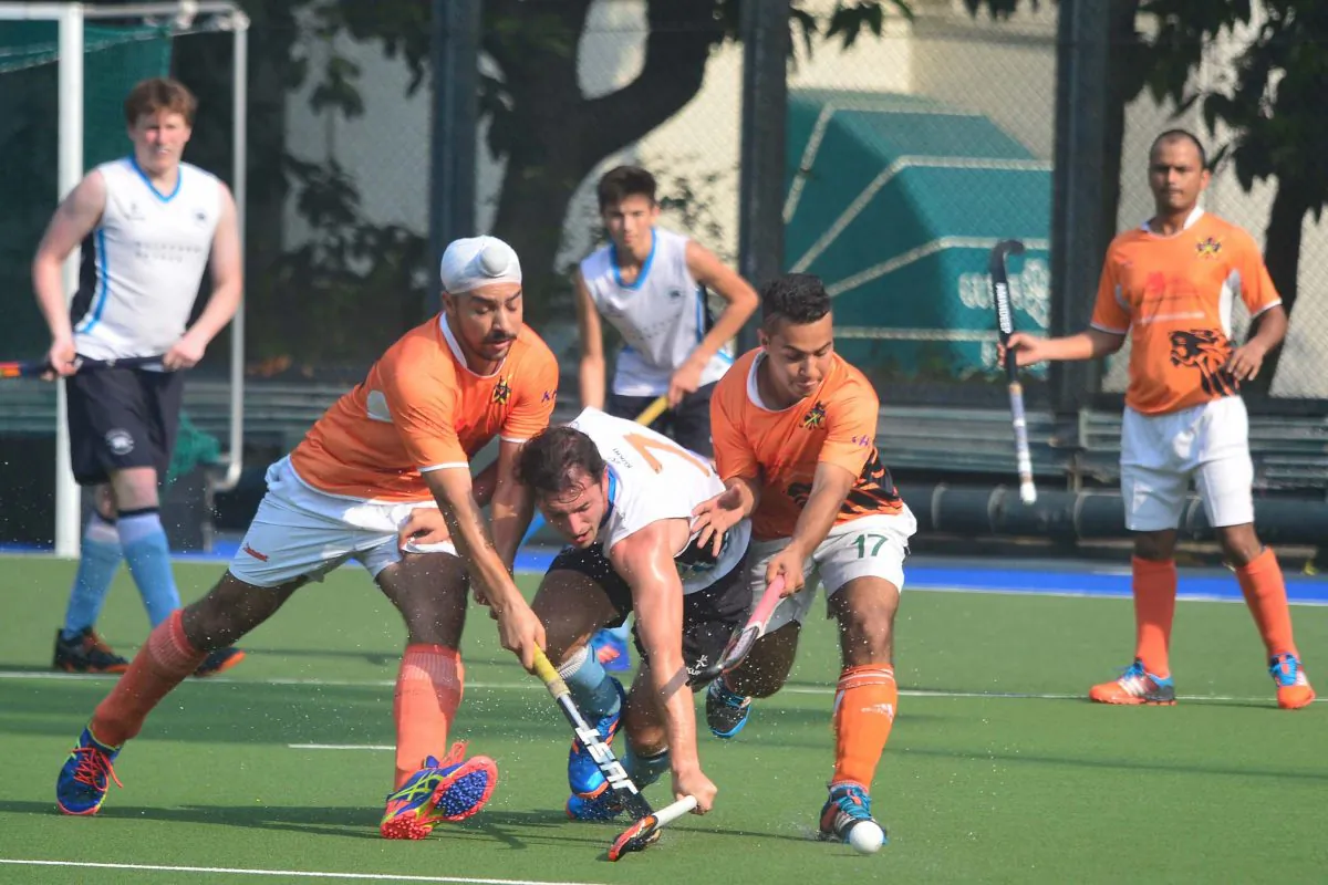 Hustle: SSSC players sandwich a HKFC defender on their way to another raid in the Holland Cup Semi-final at King’s Park on Sunday April 30, 2017. SSSC won the encounter 6-2 to move forward to meet Khalsa in the final. (Eddie So)