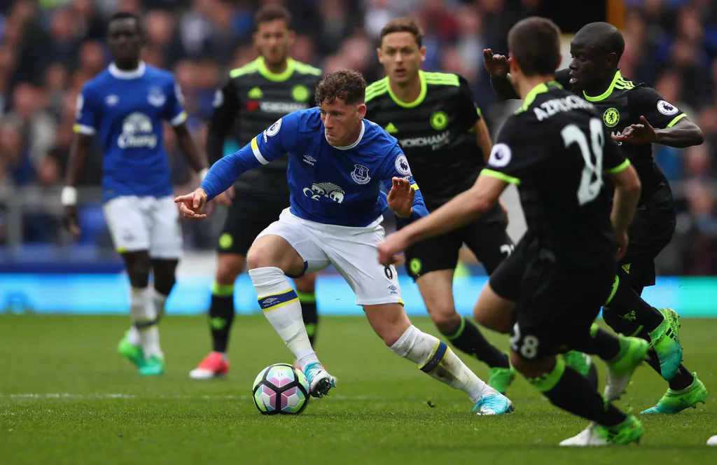 Ross Barkley of Everton attempts to move forward with the ball during the Premier League match between Everton and Chelsea at Goodison Park on April 30, 2017 in Liverpool, England. (Clive Brunskill/Getty Images)