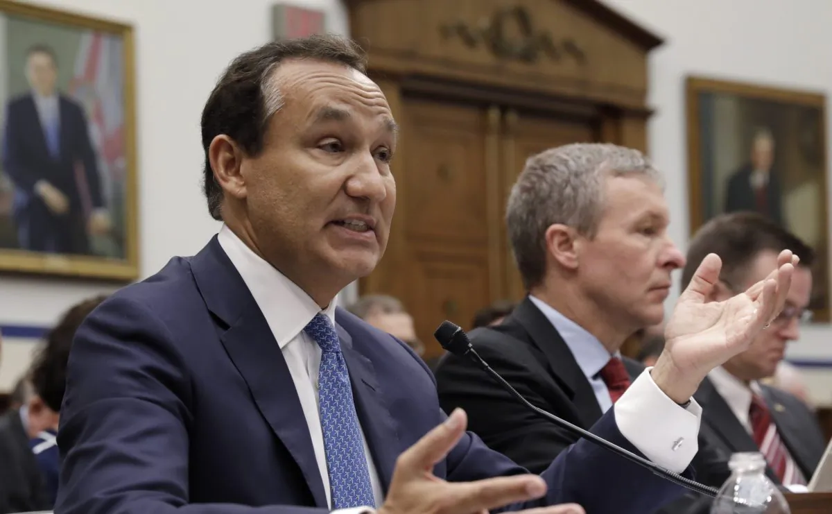 United Airlines CEO Oscar Munoz (L) testifies next to  UAL President Scott Kirby at a House Transportation and Infrastructure Committee hearing on "Oversight of U.S. Airline Customer Service," on Capitol Hill in Washington on May 2, 2017. (Kevin Lamarque/Reuters)