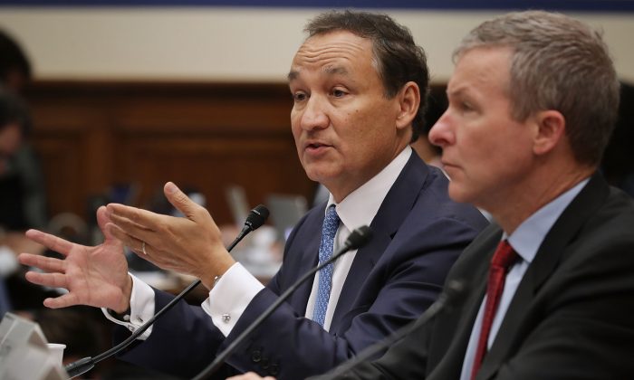 United Airlines Chief Executive Oscar Munoz (L) and President Scott Kirby testify before the U.S. House Committee on Transportation and Infrastructure  about oversight of U.S. airline customer service on May 2. (Chip Somodevilla/Getty Images)
