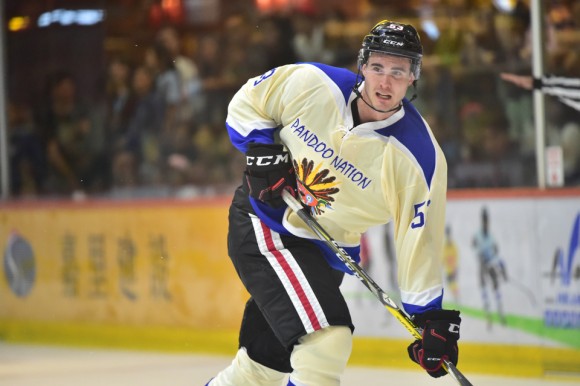 Brandon Mashinter on the ice for Pandoo Nation in the Mega Ice 2017 Hockey 5's in the final against Totachi CCCP on May 6, 2017. (Bill Cox/Epoch Times)