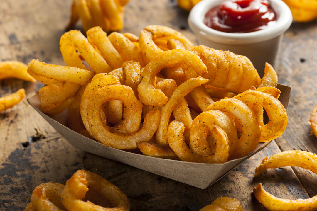 Spicy Seasoned Curly Fries Ready to Eat (Brent Hofacker/Shutterstock)