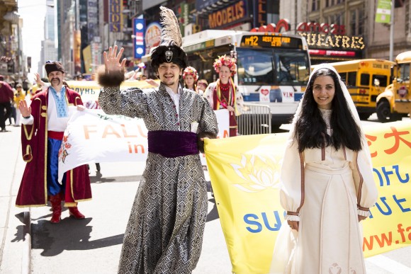 Thousands of Falun Gong practitioners march in a parade along 42nd Street in New York for World Falun Dafa Day on May 12, 2017. (Benjamin Chasteen/The Epoch Times)