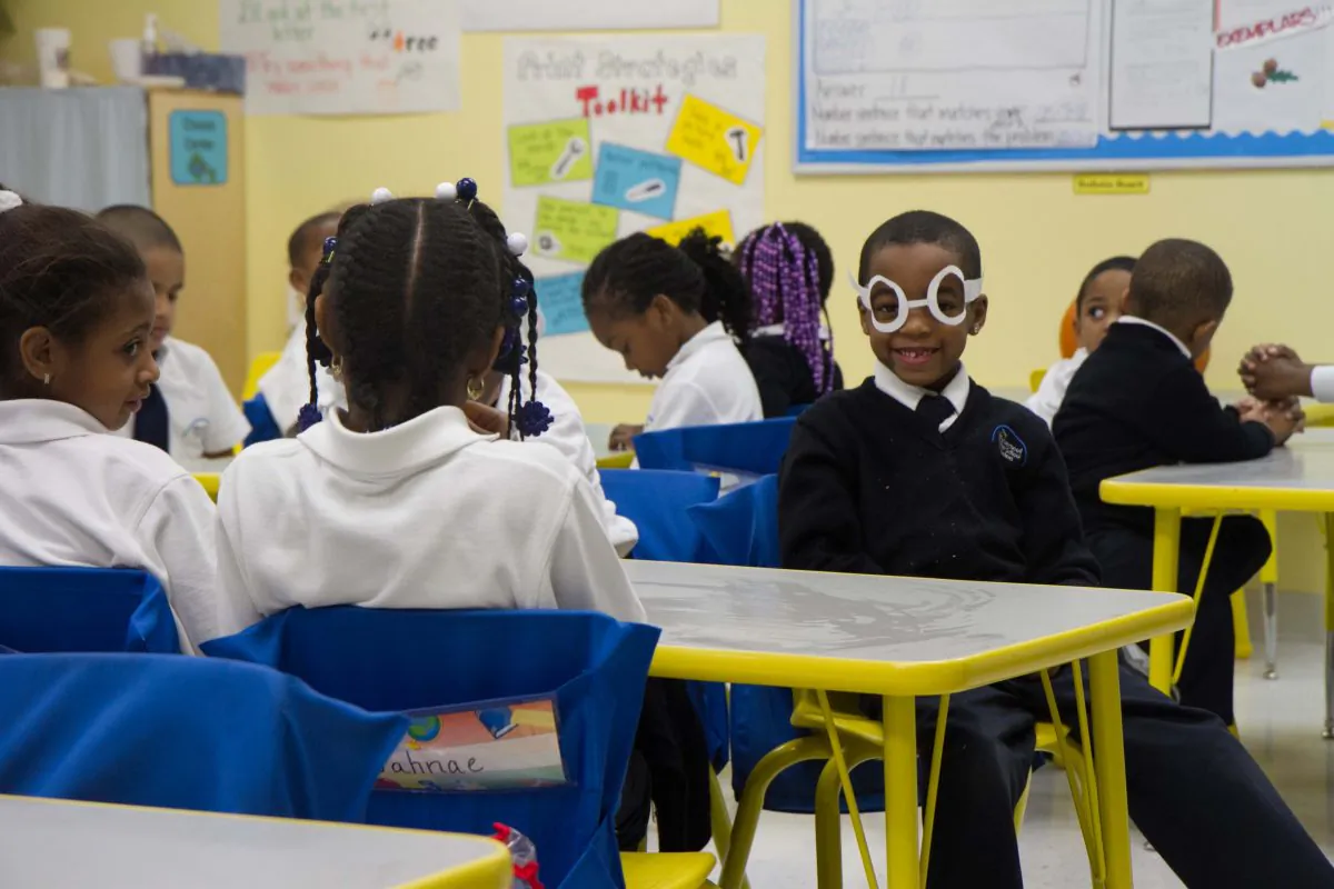 Students prepare to eat lunch at the Harlem Link Charter School in New York City in this file photo.  In Canada, despite their success, only Alberta allows charter schools. (Benjamin Chasteen/The Epoch Times)