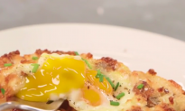 How to Make Baked Potato Eggs (Video)