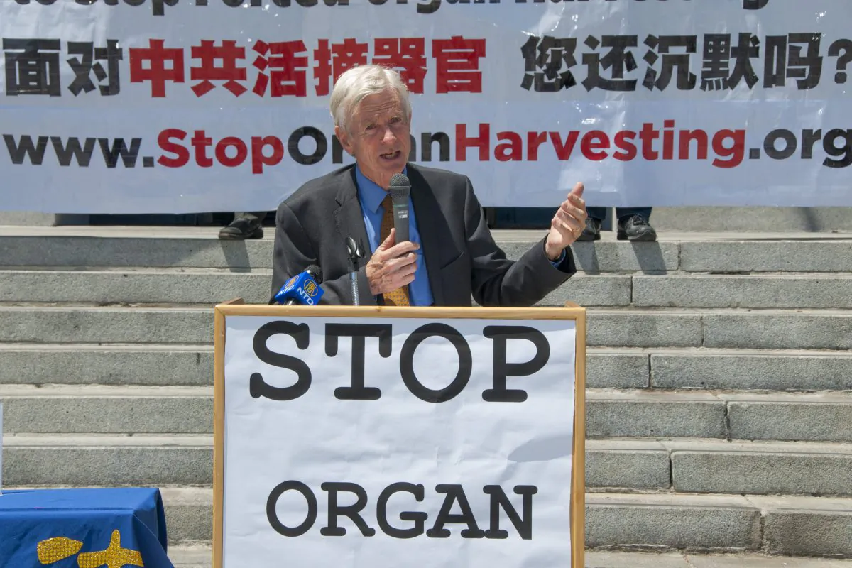 Former Canadian Secretary of State for Asia-Pacific David Kilgour speaks at a press conference in front of San Francisco City Hall on May 23. (Lihui Zhou/The Epoch Times)
