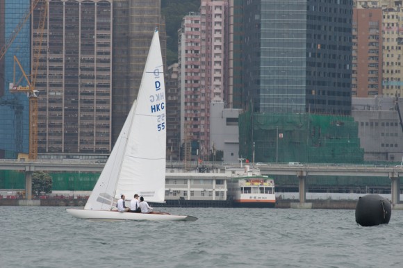 Dragon Class 'Zephyr' sailing upwind in Race 1 of the RHKYC Spring Regatta on Saturday May 20. 2017. (Bill Cox/Epoch Times)