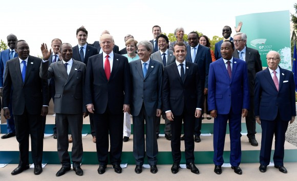 Front row, L-R: Kenya's President Uhuru Kenyatta, Guinea's President Alpha Conde, U.S. President Donald Trump, Italian Prime Minister Paolo Gentiloni, French President Emmanuel Macron, Niger's President Mahamadou Issoufou and Tunisian President Beji Caid Essebsi pose for a family photo with other participants of the G7 summit during the Summit of the Heads of State and of Government of the G7, the group of most industrialized economies, plus the European Union, in Taormina, Sicily, Italy, May 27, 2017. REUTERS/Stephane de Sakutin/Pool