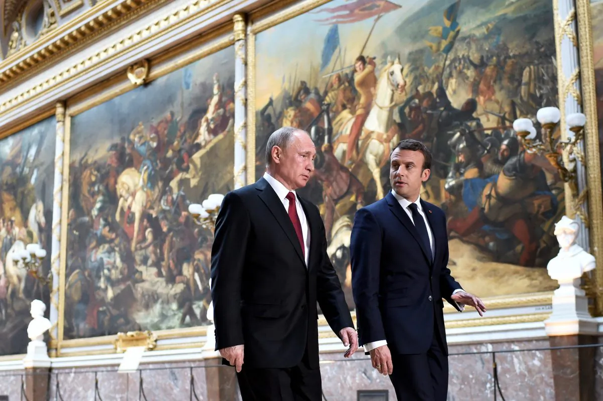 French President Emmanuel Macron speaks to Russian President Vladimir Putin in Versailles, France, on May 29, 2017. (Stephane De Sakutin/Reuters)