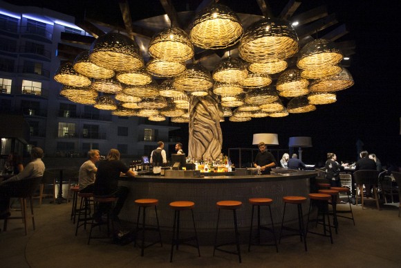 Bar at Hotel Pasea in Huntington Beach, California. (Channaly Philipp/Epoch Times)