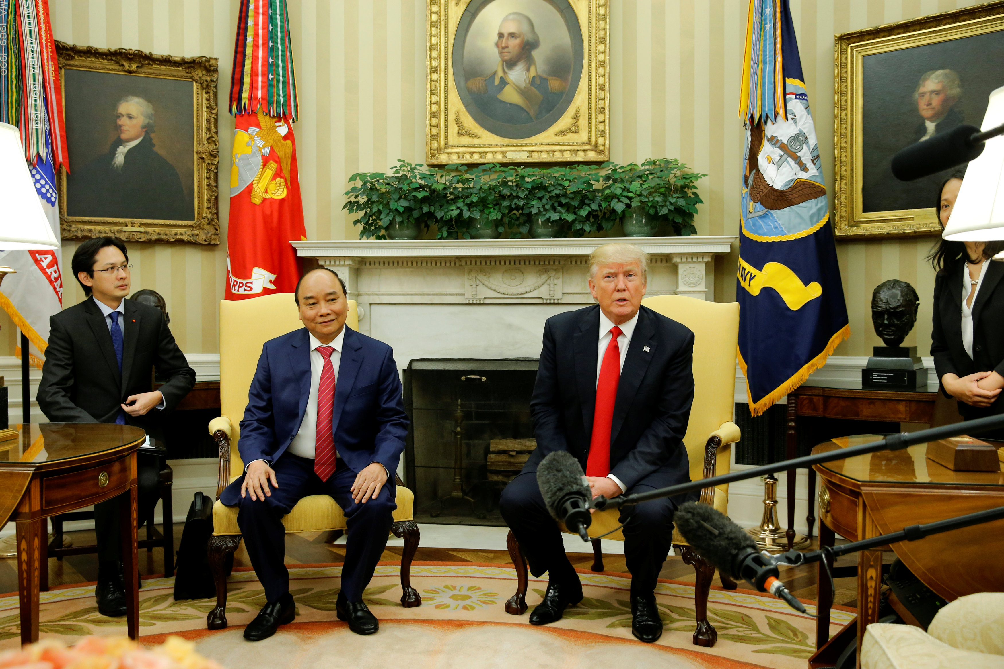 President Donald Trump welcomes Vietnam's Prime Minister Nguyen Xuan Phuc at the White House in Washington on May 31, 2017. REUTERS/Jonathan Ernst)