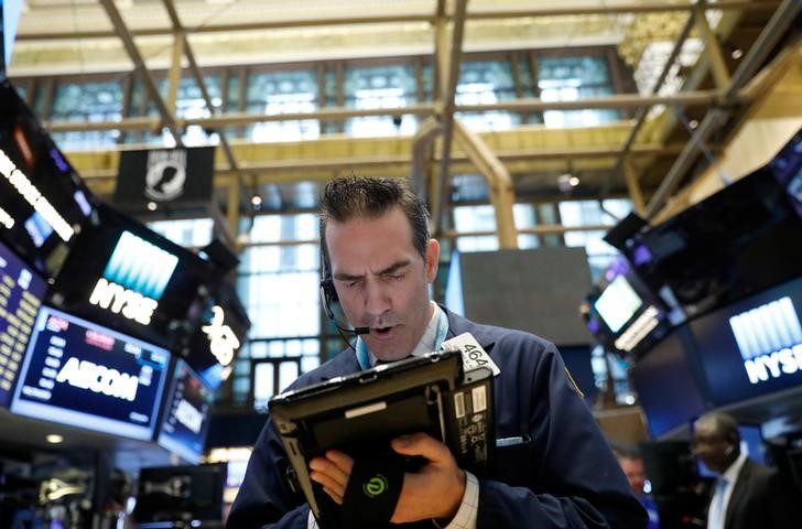 Traders work on the floor of the New York Stock Exchange (NYSE) in New York on May 31, 2017. (REUTERS/Brendan McDermid)