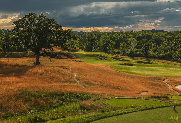 The par-4 15th is not a long hole, but requires a marrying of sound strategy and proper execution. (Paul Hundley PhotoGraphics)