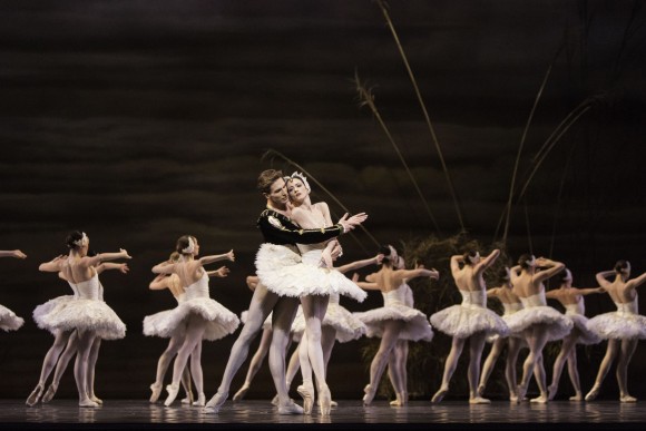 Evan McKie as Siegfried and Svetlana Lunkina as Odette. (Aleksandar Antonijevic)