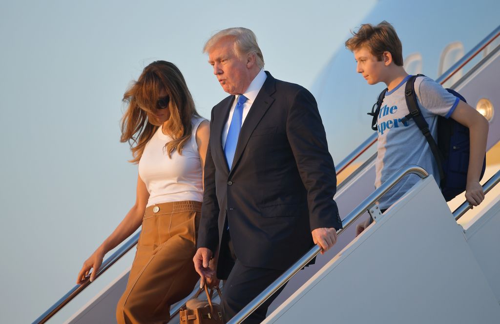 US President Donald Trump (C), first lady Melania Trump, and their son Barron Trump walk off  Air Force One after arriving at Andrews Airforce base, Maryland on June 11 2017.  Trump is returning to Washington, DC after spending the weekend at this Bedminster, New Jersey golf club. / AFP PHOTO / MANDEL NGAN        (Photo credit should read MANDEL NGAN/AFP/Getty Images)