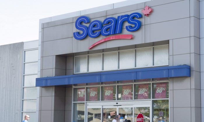 资料照片中位于魁北克圣尤斯塔什的 Sears Canada 商店。 该公司在 2017 年倒闭，导致退休人员的公司养老金计划出现 1.33 亿美元的缺口。  （加新社/Ryan Remiorz）