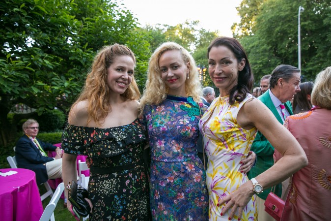 Guests at the Frick's Fifth Avenue Garden as The Flail performs. (Benjamin Chasteen/The Epoch Times)