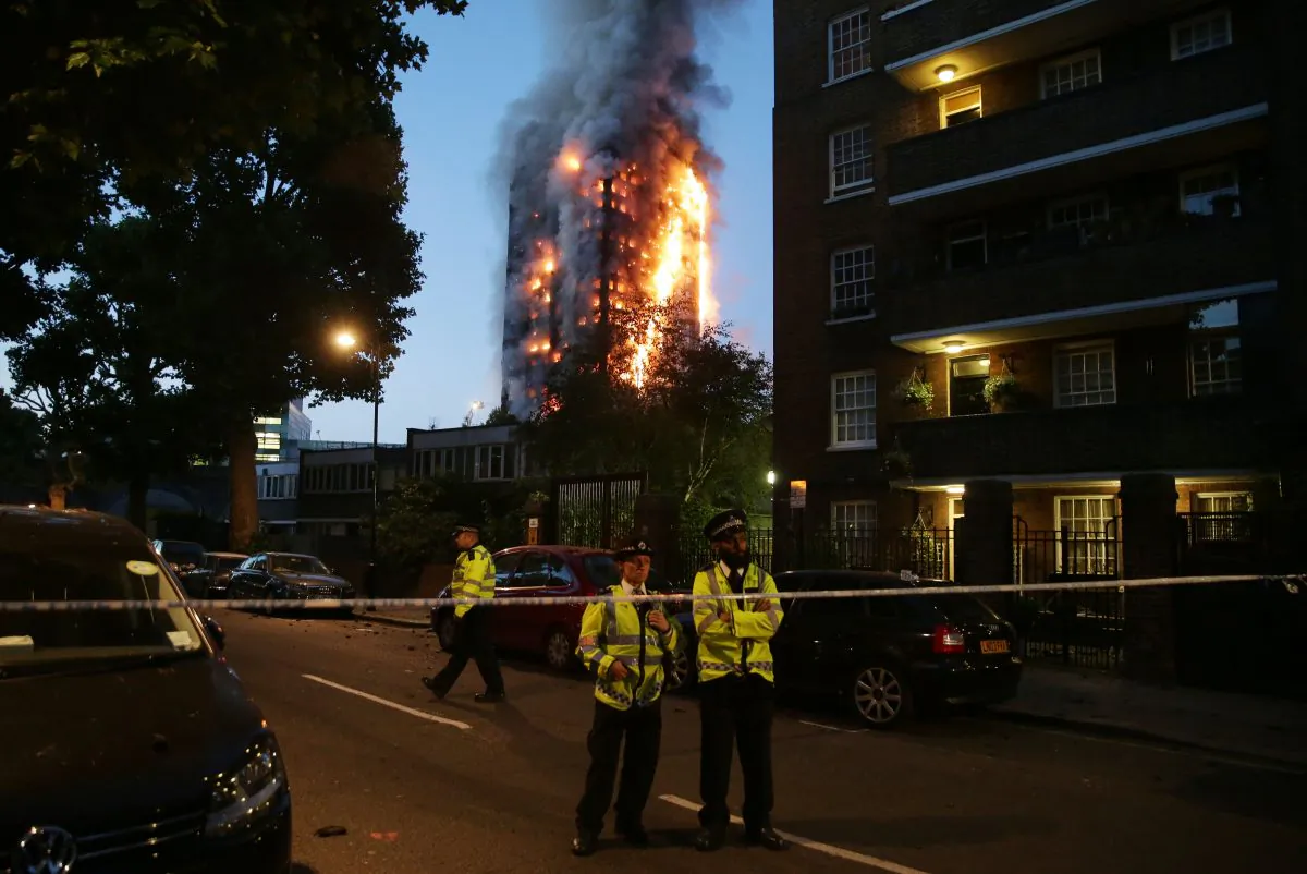 A huge fire engulfs the Grenfell Tower in West London on June 14, 2017. (DANIEL LEAL-OLIVAS/AFP/Getty Images)