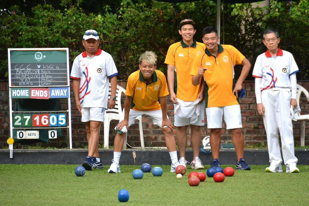 A happy Craigengower Cricket Club team (yellow shirts) skipped by Lee Ka Ho (not in photo) were on their way to defeating Kowloon Bowling Green Club in their league meeting last Saturday, June 10. However, the game eventually finished 4-4 as the other two rinks lost to their opponents. (Stephane Worth)