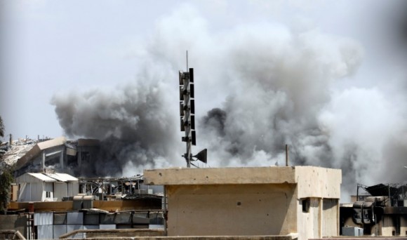 Smoke billows from the Islamic State militants positions after an artillery attack by the Iraqi soldiers in western Mosul, Iraq June 18, 2017. REUTERS/Erik De Castro