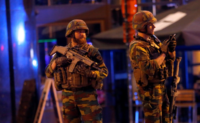 Belgian troops take up position following an explosion at Central Station in Brussels, Belgium, June 20, 2017. REUTERS/Francois Lenoir