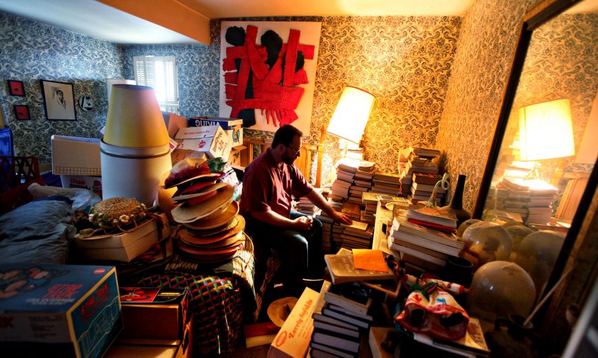 A man prepares to clean out his mother's home of belongings. (Sandy Huffaker/Getty Images for YOU Magazine)