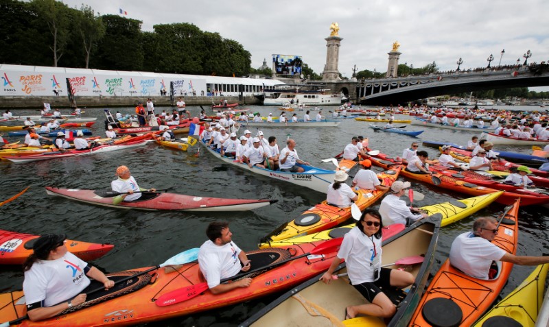 Kayakers are seen on the River Seine near the Pont Alexandre III bridge in Paris, France, June 23, 2017 as Paris transforms into a giant Olympic park to celebrate International Olympic Days with a variety of sporting events for the public across the city during two days as the city bids to host the 2024 Olympic and Paralympic Games.  REUTERS/Jean-Paul Pelissier