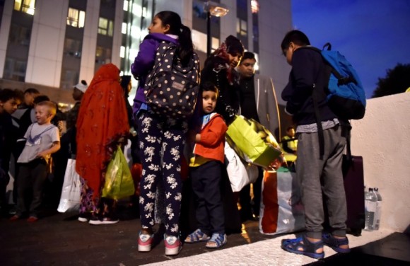 Residents are evacuated from the Taplow Tower residential block as a precautionary measure following concerns over the type of cladding used on the outside of the building on the Chalcots Estate in north London, Britain, June 23, 2017. (Reuters/Hannah McKay)