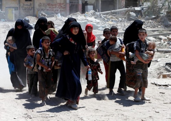 Displaced women and children who fled from clashes walk in the Old City of Mosul, Iraq June 24, 2017. (Reuters/Azad Lashkari)