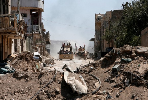 Displaced people who flee from the clashes ride in military vehicle of Iraqi security forces, in the Old City of Mosul, Iraq June 24, 2017. (Reuters/Azad Lashkari)
