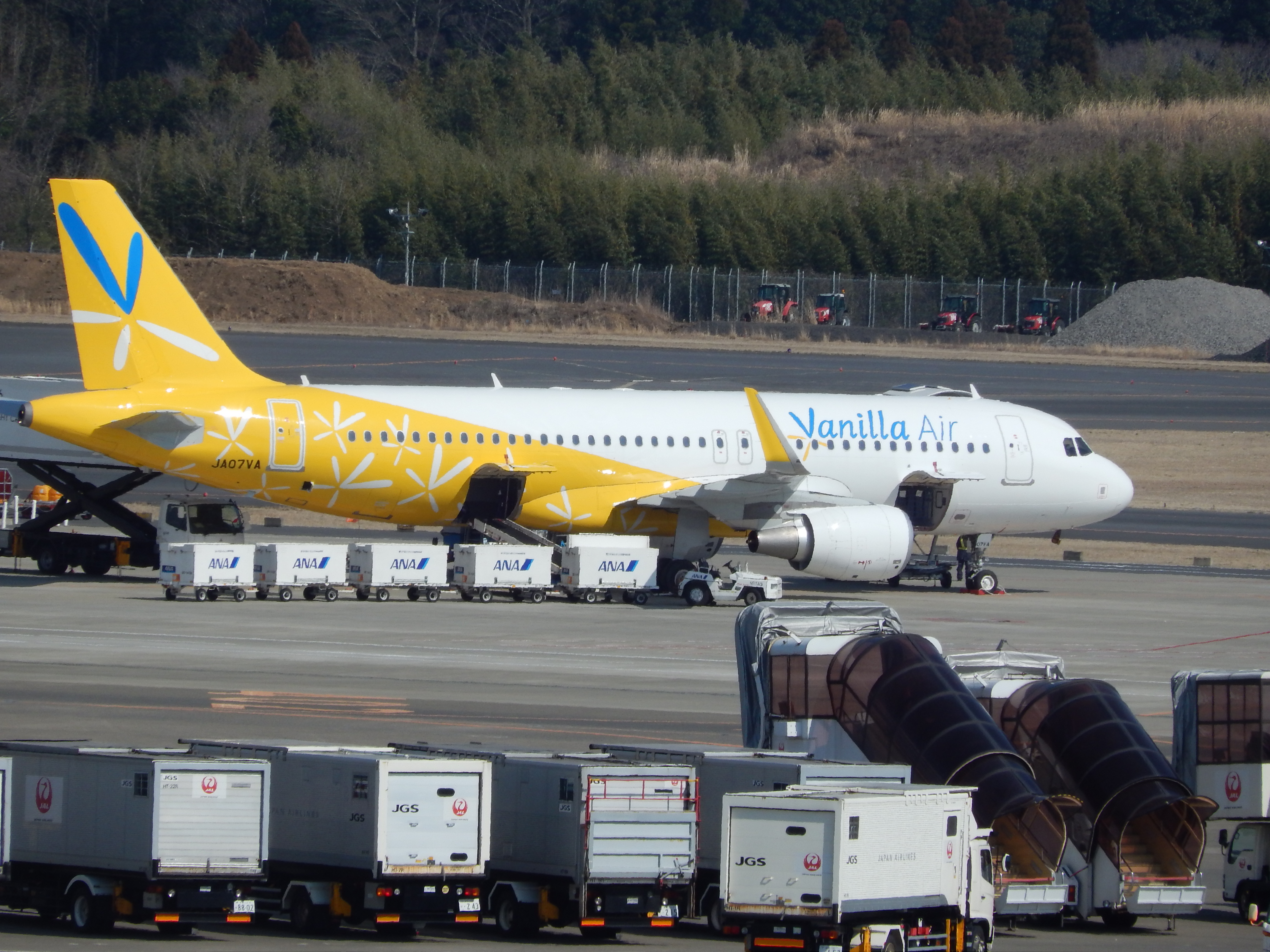 Vanilla Air airplane jet parked at Narita Airport in Chiba, Japan on March 12, 2015. (G B_NZ/CC BY-SA 2.0)