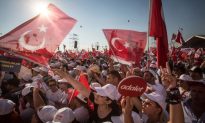 Fearing Democracy Slip, Tens of Thousands March in Turkey
