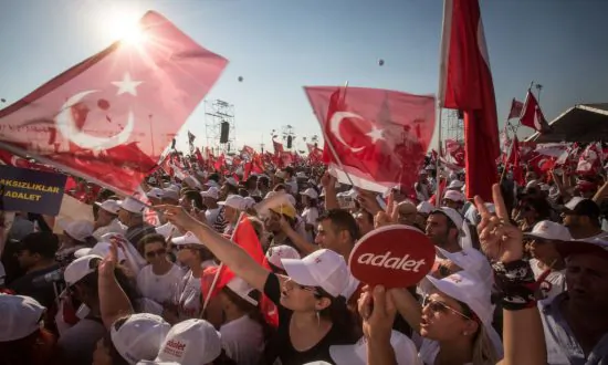 Fearing Democracy Slip, Tens of Thousands March in Turkey