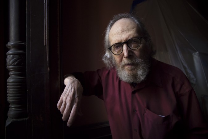 Harvey Dinnerstein at the entrance of his brownstone home in Brooklyn, New York, on May 31, 2017. (Samira Bouaou/The Epoch Times)