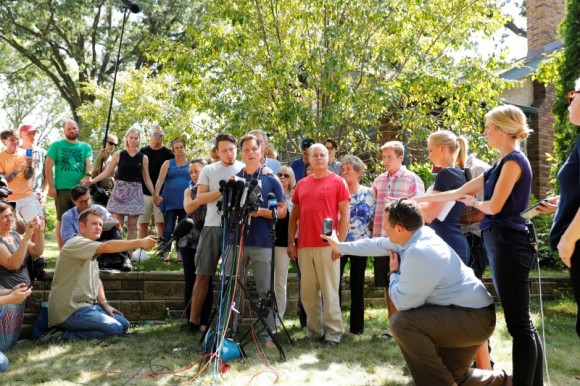 Don Damond speaks to the media about his fiance, Justine Damond who was fatally shot by Minneapolis police in Minneapolis, Minnesota, U.S., July 17, 2017. (Reuters/Adam Bettcher)