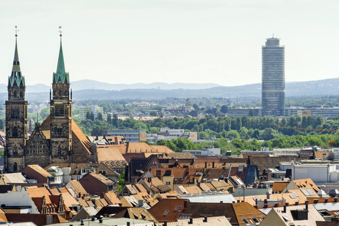 The Church of St. Lawrence and the Business Tower dominate this section of the Nuremberg skyline. (Congress & Tourismus Zentrale Nürnberg/Niklas Uwe)