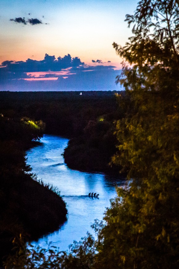 A group of four illegal aliens attempts to sneak cross the Rio Grande from Mexico to the Texas city of Roma on May 31. (Benjamin Chasteen/The Epoch Times)