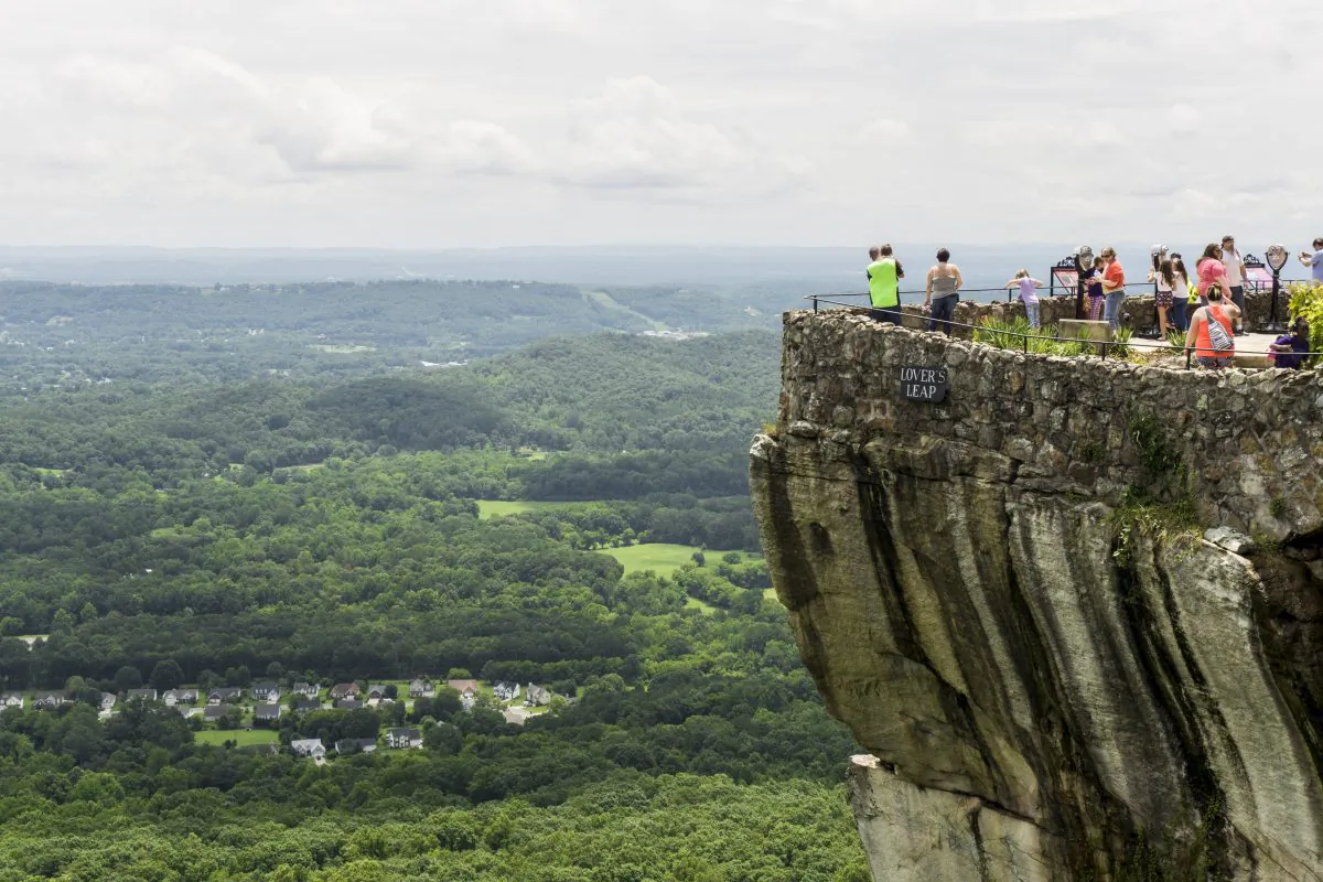 Rock City's Lover's Leap offers breathtaking views. (Crystal Shi/The Epoch Times)