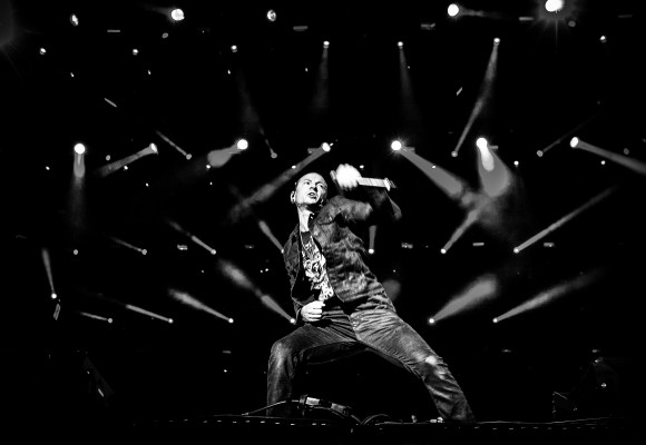Singer Chester Bennington of Linkin Park performs onstage during Rock in Rio USA at the MGM Resorts Festival Grounds on May 8, 2015 in Las Vegas, Nevada. (Photo by Christopher Polk/Getty Images)