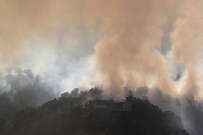 Smoke from a fire billows over Carros, southeastern France, on July 24, 2017. (VALERY HACHE/AFP/Getty Images)