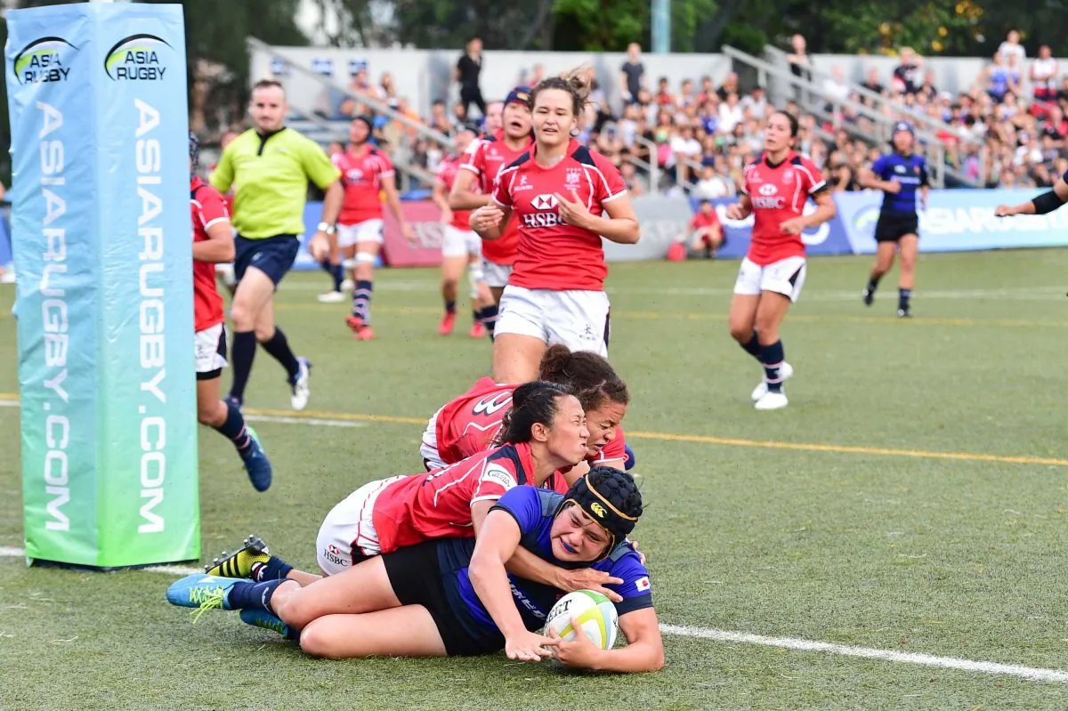 Japan centre Riho Kurigi scores her second try just before half time to take the score against Hong Kong to 31-7. Japan continued to dominate in the second half pushing the final result in the second and final match score to 60-19. The match was played at King’s Park on Saturday July 15. (Bill Cox/Epoch Times)