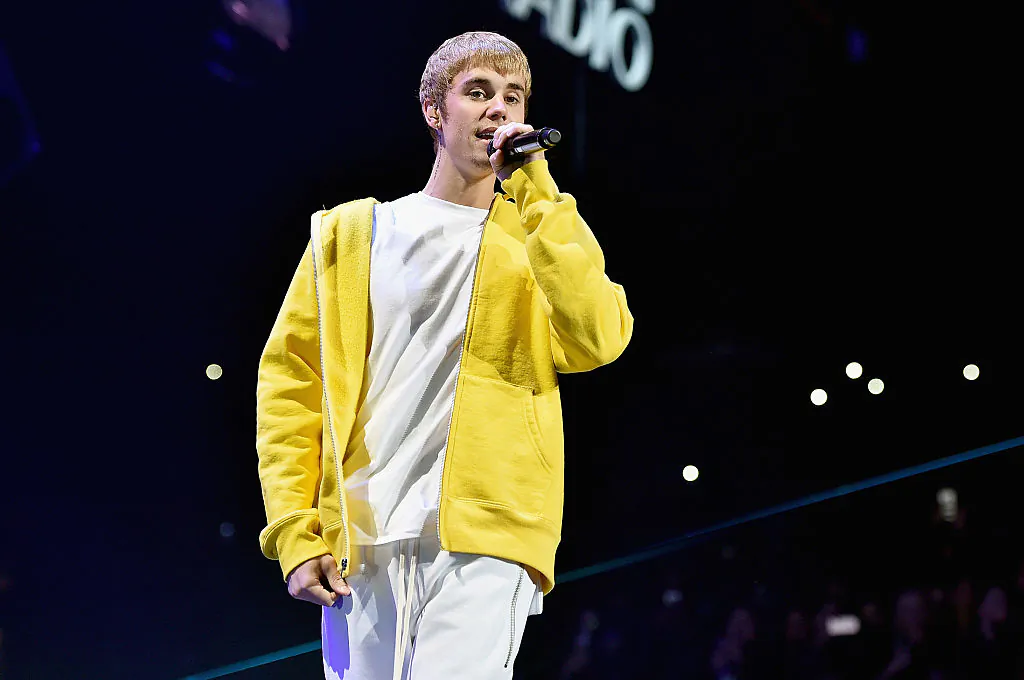 Singer Justin Bieber performs onstage during 102.7 KIIS FM's Jingle Ball 2016 presented by Capital One at Staples Center on December 2, 2016 in Los Angeles, California.  (Photo by Mike Windle/Getty Images for iHeartMedia)