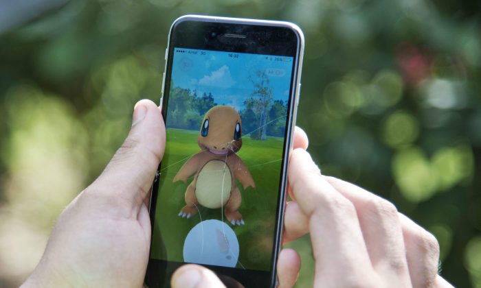 A Pokemon Go player plays the popular augmented reality game on an iPhone. (Thomas Cytrynowicz/AP Photo)
