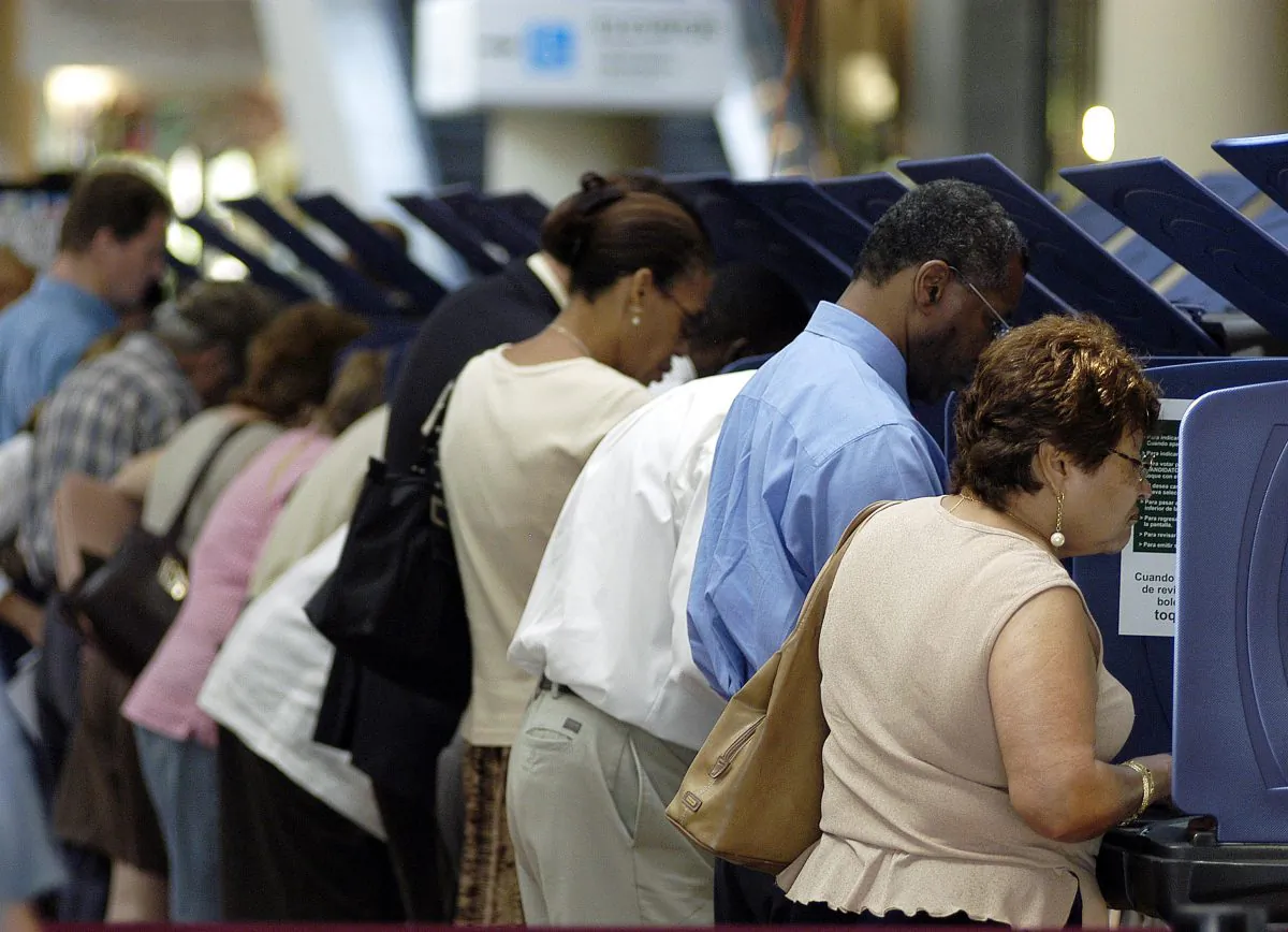 Hispanic voters go to the polls for early voting at the Miami-Dade Government Center in Miami, Florida on Oct. 21, 2004. (G. De Cardenas/Getty Images)