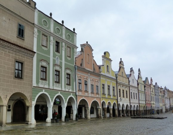 Arcaded burghers' houses in Telč's central square. (Barbara Angelakis)