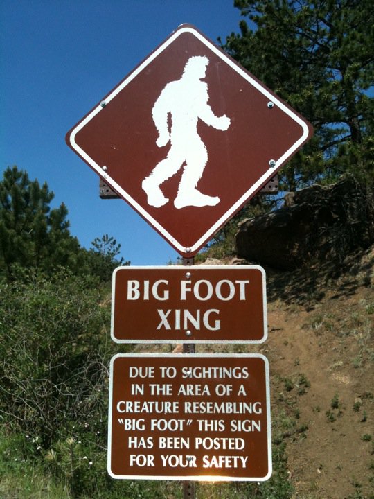 A sign on Pikes Peak Highway in Colorado. (Wikimedia Commons)