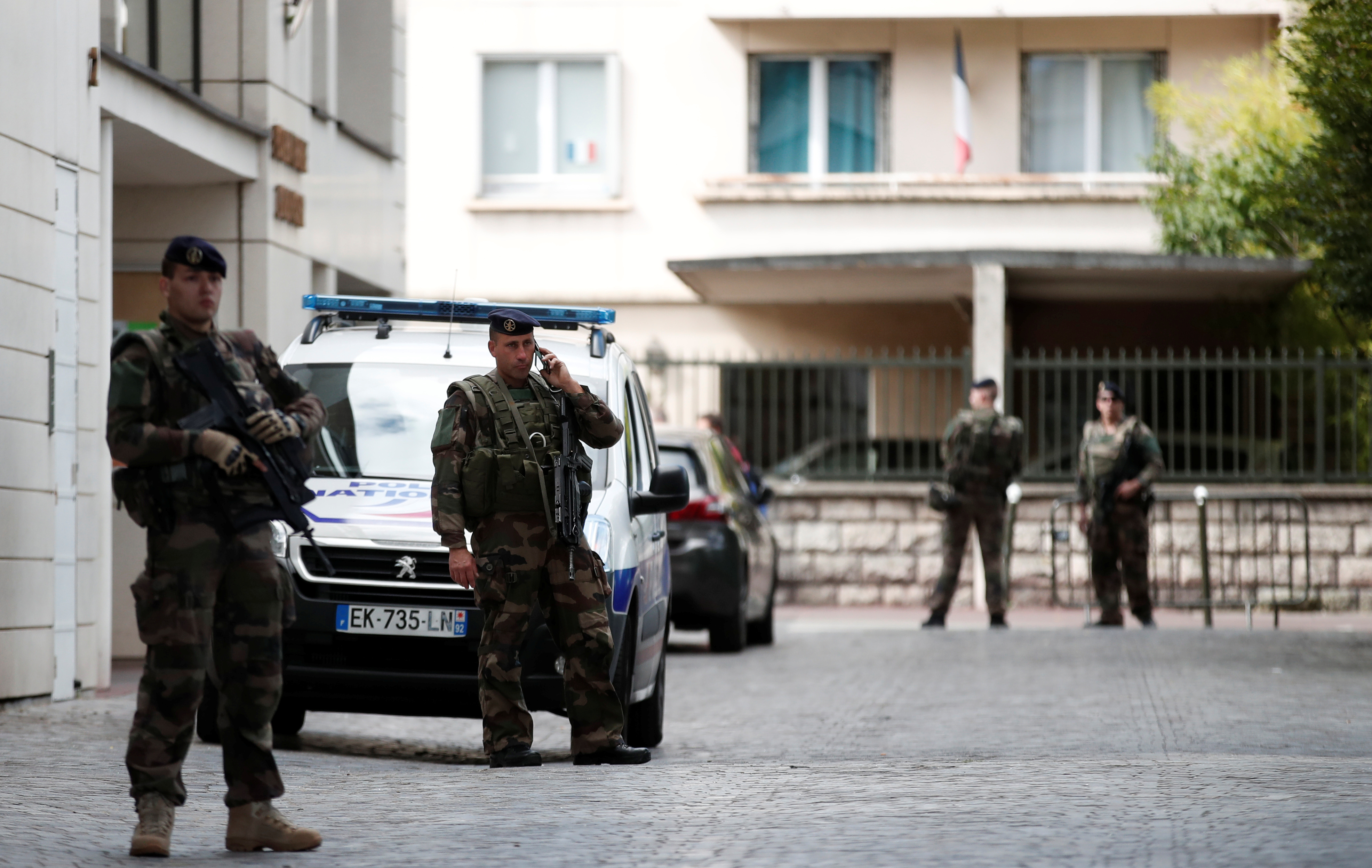 Armed soldiers secure the scene where French soliders were hit and injured by a vehicle in the western Paris suburb of Levallois-Perret, France, August 9, 2017.     REUTERS/Benoit Tessier